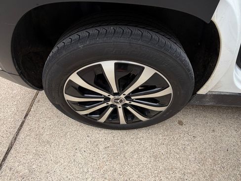 Used 2023 Mercedes-Benz GLB 250 250 4MATIC Sport Utility 4D image 14