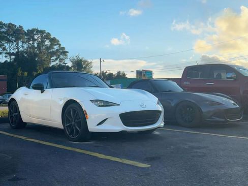 Used 2016 MAZDA MX-5 Miata Club image 11
