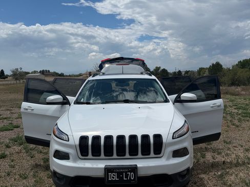 Used 2017 Jeep Cherokee High Altitude AWD/4WD image 2