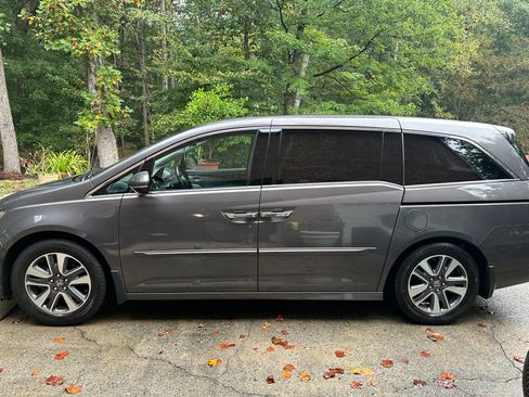 Used 2015 Honda Odyssey Touring image 4