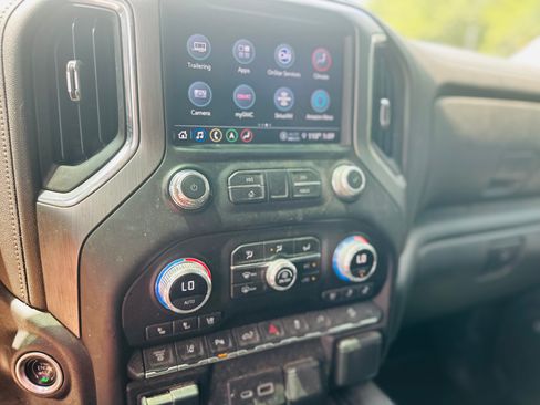 Used 2022 GMC Sierra 2500 Denali w/ Denali Ultimate Package AWD/4WD image 19