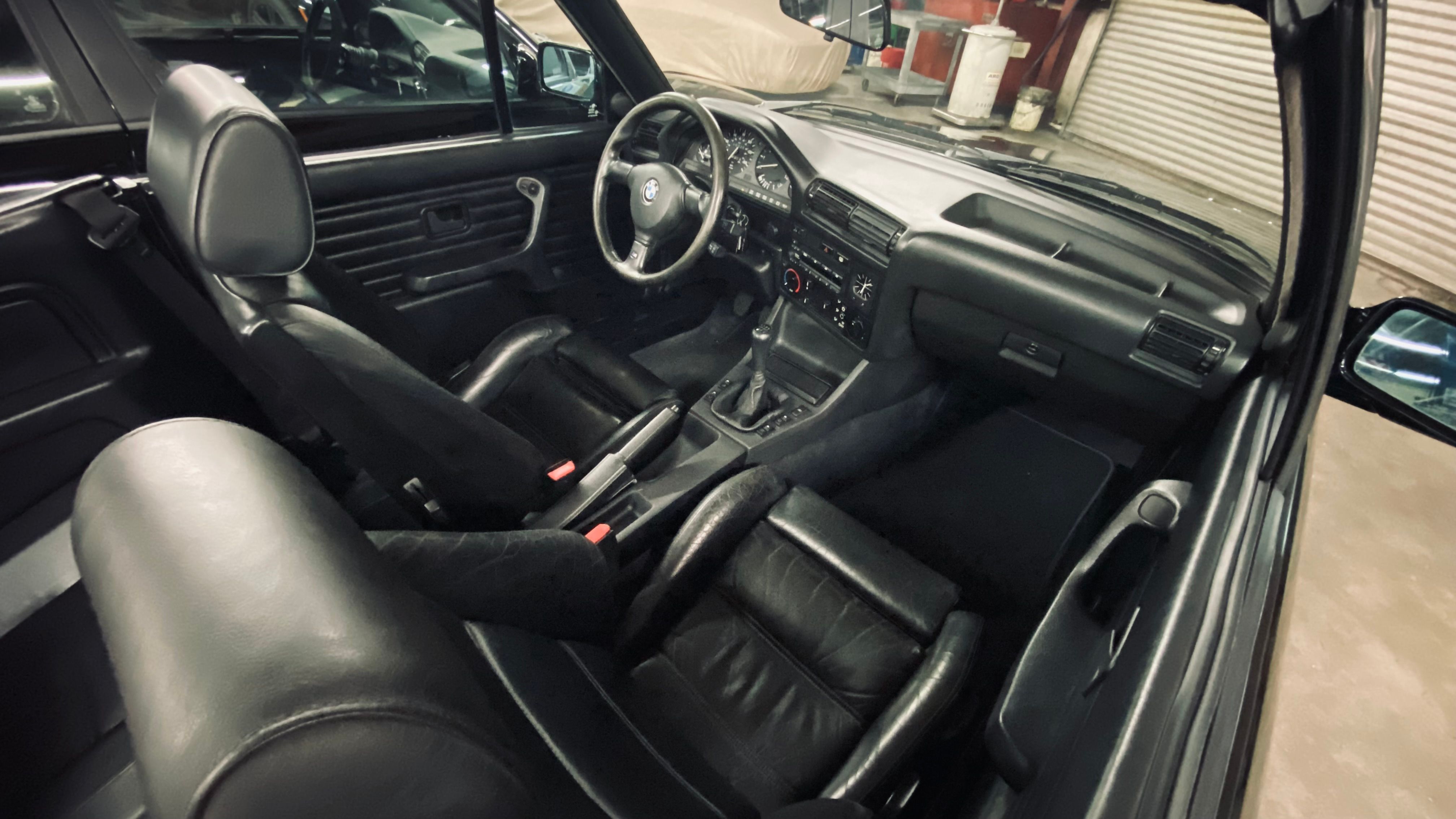 Used 1992 BMW 325i Convertible RWD image 1