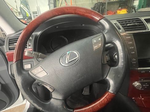 Used 2010 Lexus LS 460 image 8