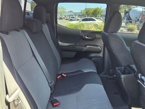 Used 2020 Toyota Tacoma TRD Off-Road w/ Technology Package image 9