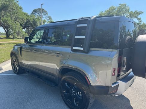 Used 2025 Land Rover Defender 110 S image 5