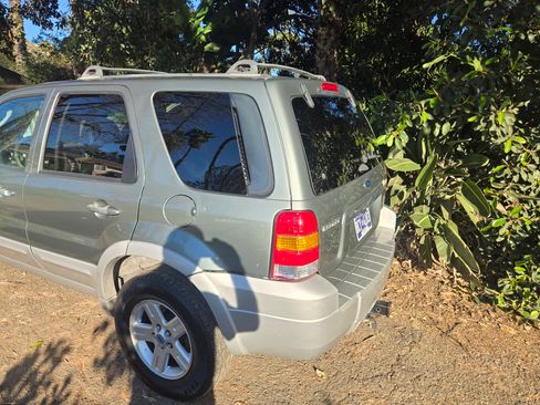 Used 2005 Ford Escape 2WD Hybrid image 4