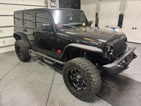 Used 2018 Jeep Wrangler Unlimited Sport S AWD/4WD image 2