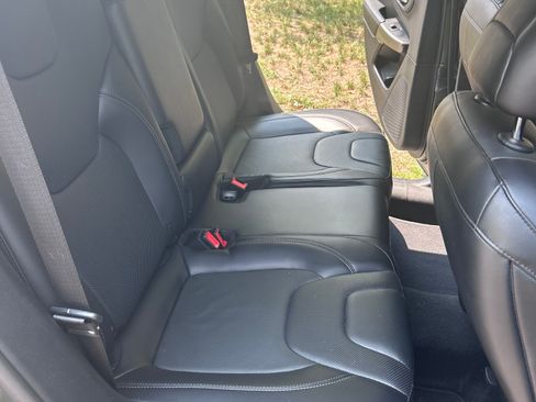 Used 2019 Jeep Cherokee Limited AWD/4WD image 15