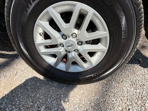 Used 2015 Nissan Frontier SV image 29