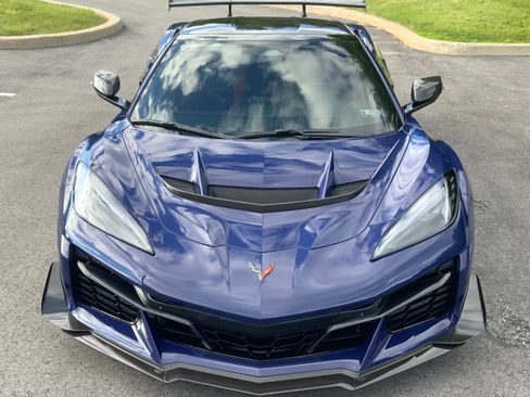 Used 2025 Chevrolet Corvette ZR1 w/ ZR1 Carbon Fiber Aero Package RWD image 2