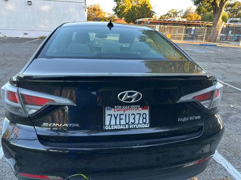 Used 2017 Hyundai Sonata SE image 1
