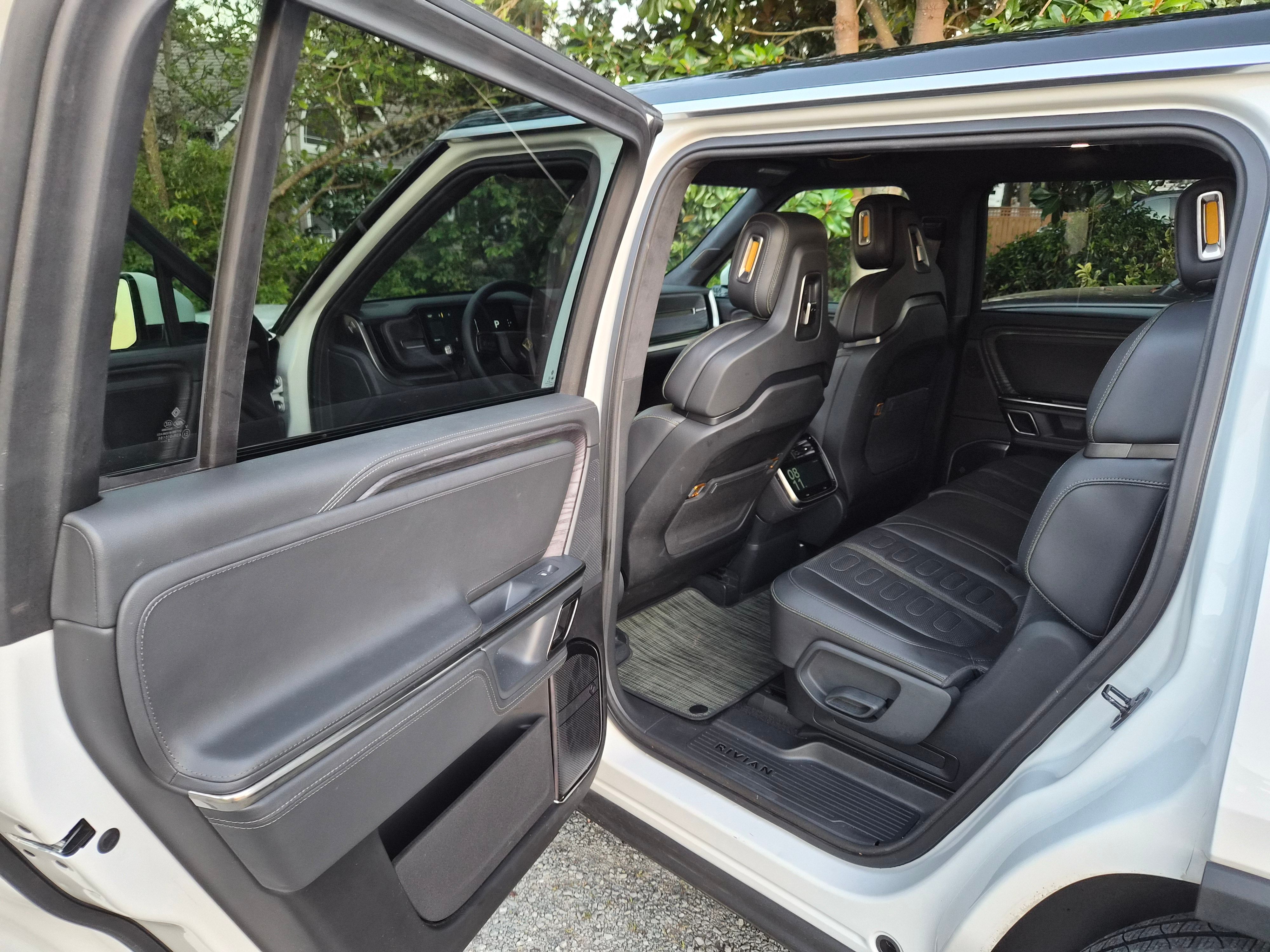 Used 2023 Rivian R1S Adventure AWD/4WD image 23
