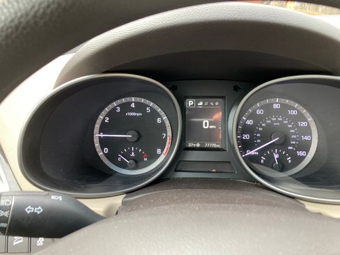 Used 2017 Hyundai Santa Fe SE image 3