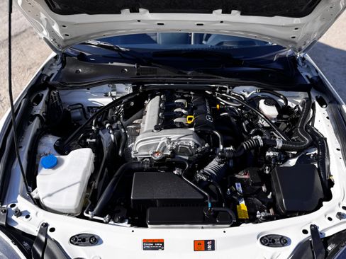 Used 2022 MAZDA MX-5 Miata Club RWD image 12