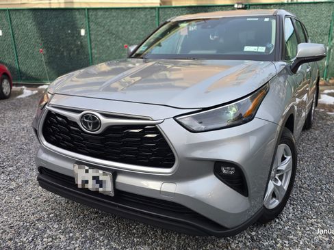 Used 2023 Toyota Highlander LE image 10