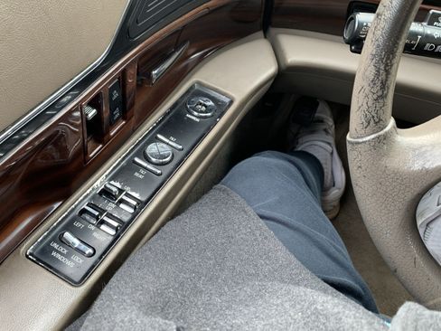 Used 1998 Buick Le Sabre Custom image 10