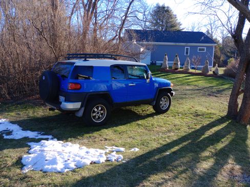 Used 2007 Toyota FJ Cruiser Sport Utility 2D image 4