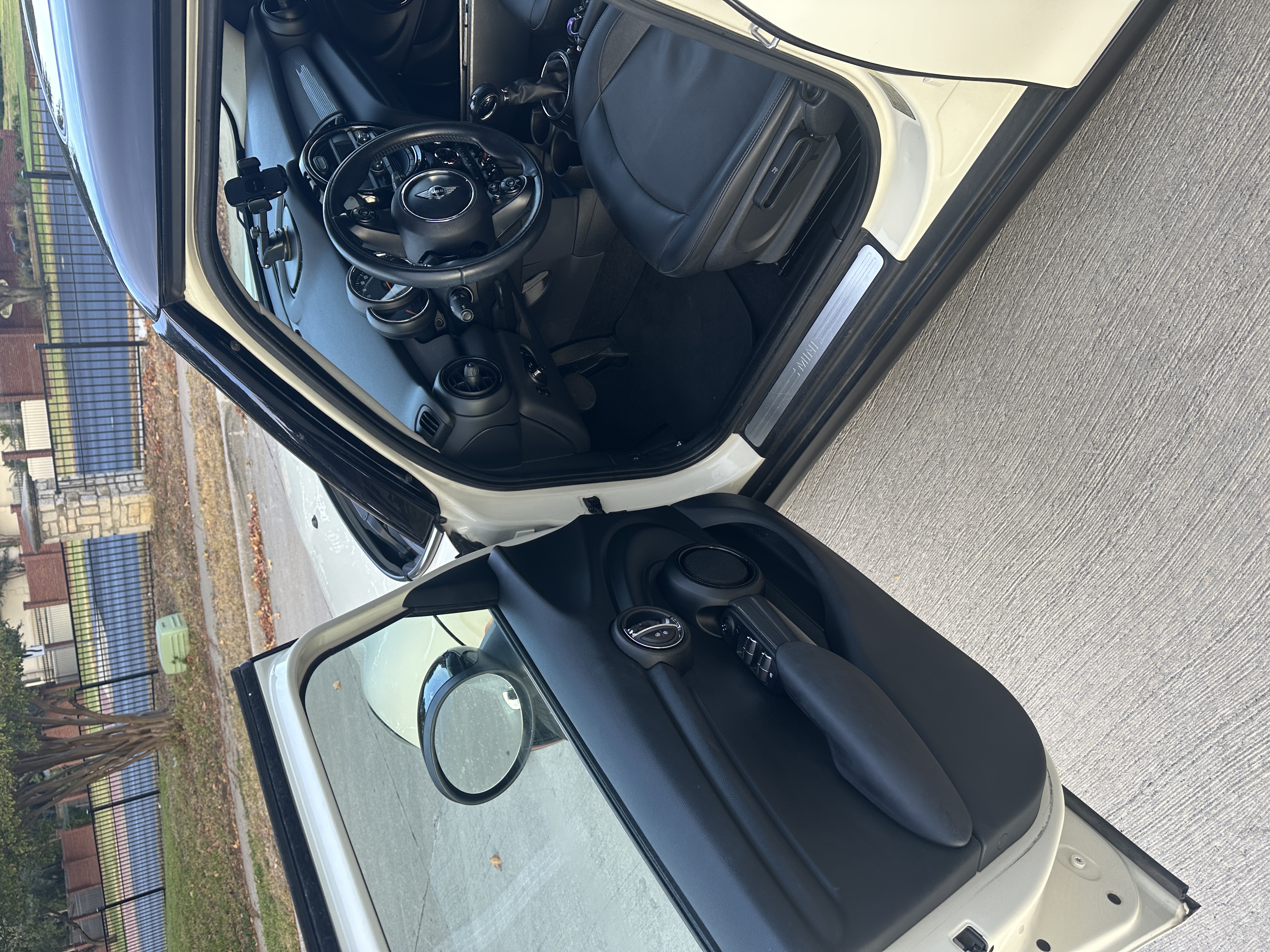 Used 2015 MINI Cooper 4-Door Hardtop FWD image 6