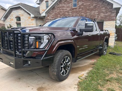 Used 2024 GMC Sierra 2500 Denali Ultimate AWD/4WD image 2