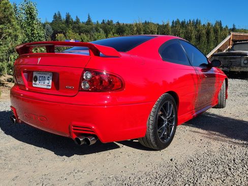 Used 2005 Pontiac GTO image 2