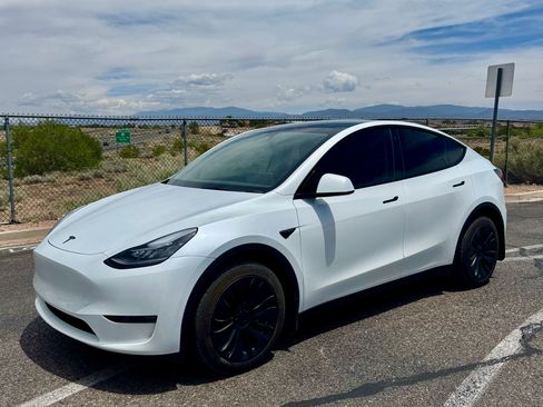 Used 2023 Tesla Model Y Long Range AWD/4WD image 2