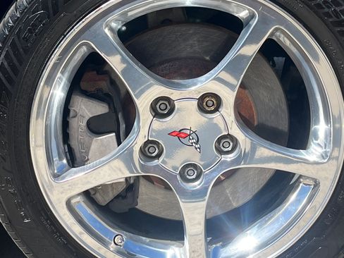 Used 2000 Chevrolet Corvette Convertible w/ Memory Pkg RWD image 9