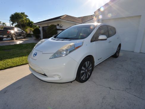 Used 2015 Nissan Leaf SV image 8