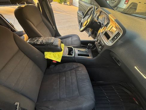 Used 2013 Dodge Charger SE w/ Connectivity Group image 9