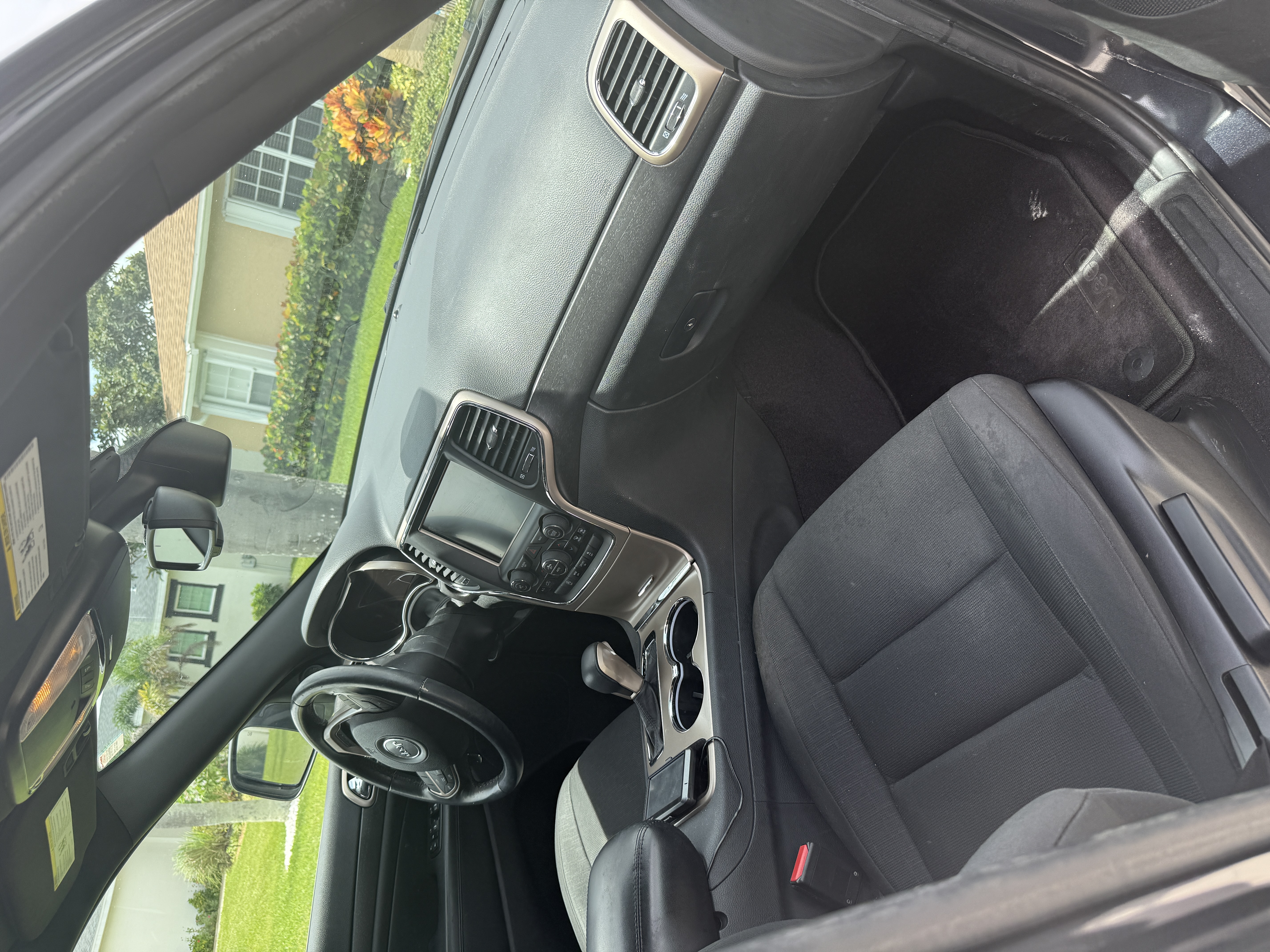 Used 2016 Jeep Grand Cherokee Laredo RWD image 4