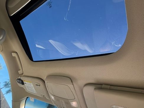 Used 2013 Lincoln MKZ FWD image 11