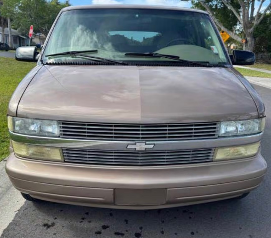 Used 2000 Chevrolet Astro Passenger RWD image 1