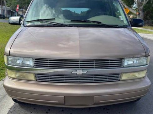 Used 2000 Chevrolet Astro Passenger RWD image 1