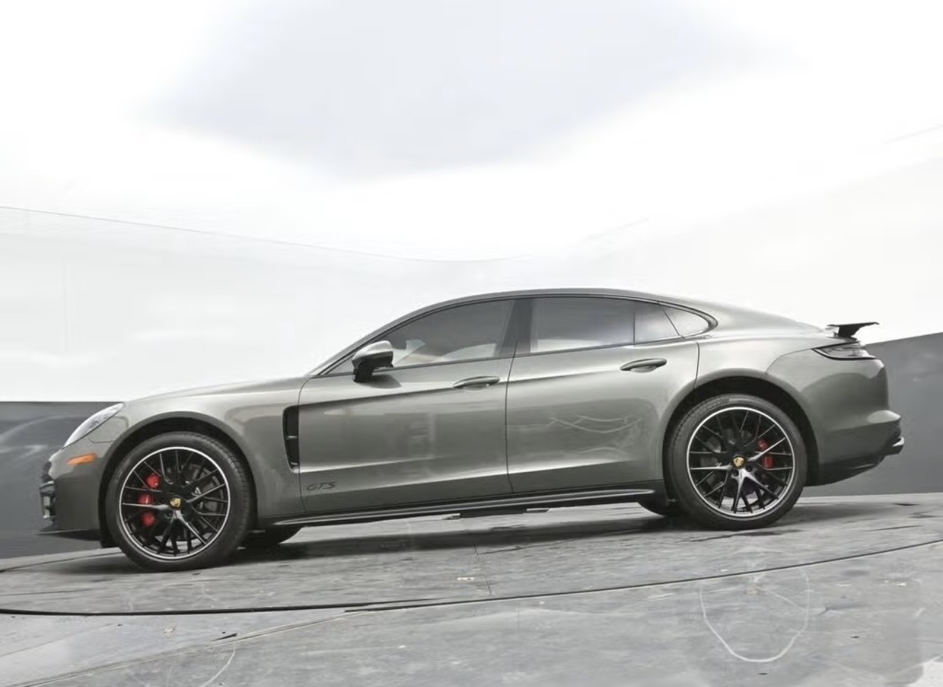 Used 2023 Porsche Panamera GTS AWD/4WD image 1