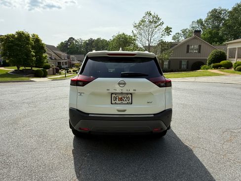 Used 2023 Nissan Rogue SV w/ SV Premium B Package image 4