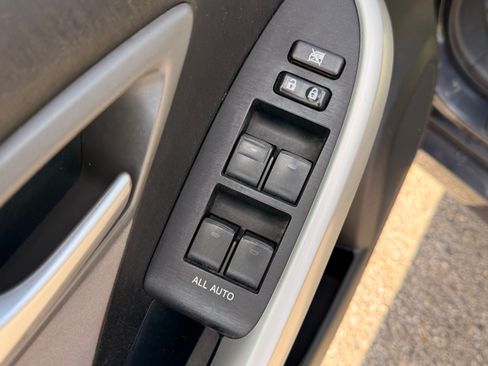 Used 2013 Toyota Prius Three image 22