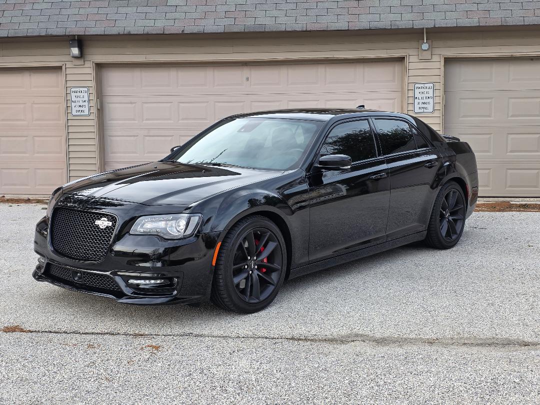 Used 2023 Chrysler 300 C RWD image 1