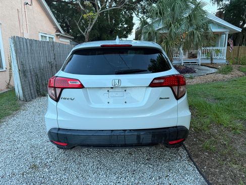 Used 2018 Honda HR-V EX image 4