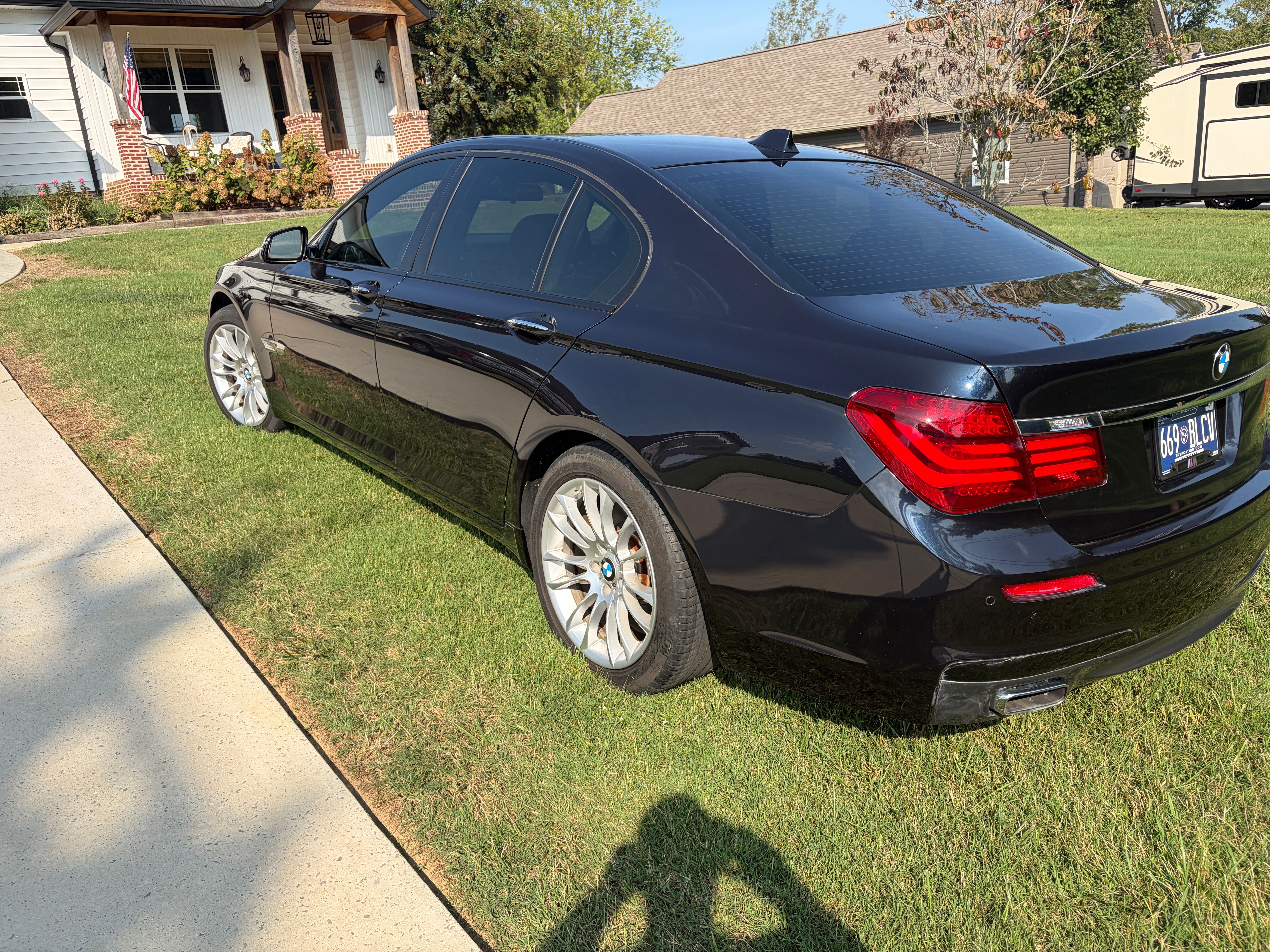 Used 2014 BMW 750i RWD image 2
