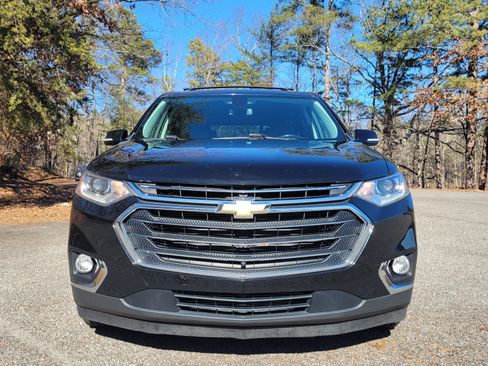 Used 2018 Chevrolet Traverse LT image 2