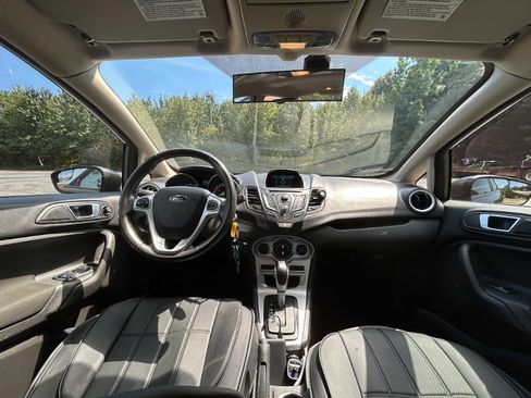 Used 2015 Ford Fiesta SE FWD image 2