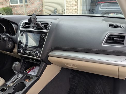 Used 2018 Subaru Outback 2.5i Premium image 10