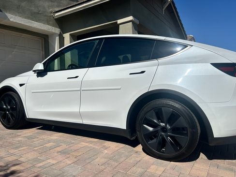 Used 2024 Tesla Model Y Long Range image 6