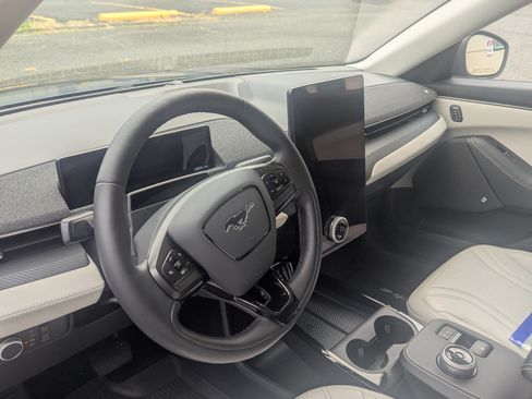 Used 2021 Ford Mustang Mach-E Premium RWD image 4