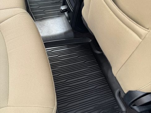 Used 2020 Ford Edge SE FWD image 26