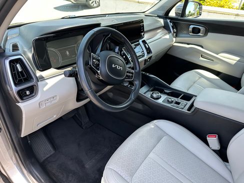Used 2024 Kia Sorento EX AWD/4WD image 6