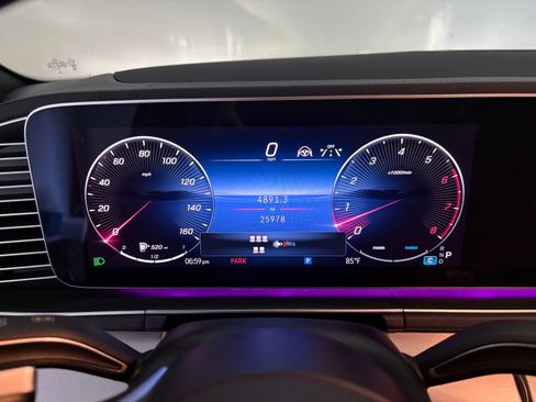 Used 2024 Mercedes-Benz GLS 450 4MATIC image 9