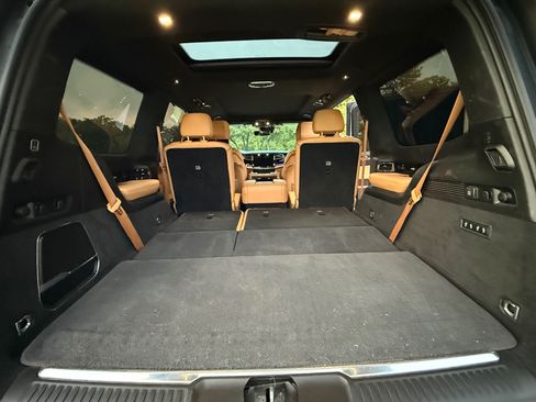 Used 2022 Jeep Grand Wagoneer Series III w/ Rear Seat Video Group 1 image 10