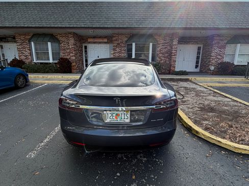 Used 2020 Tesla Model S Long Range Plus image 5