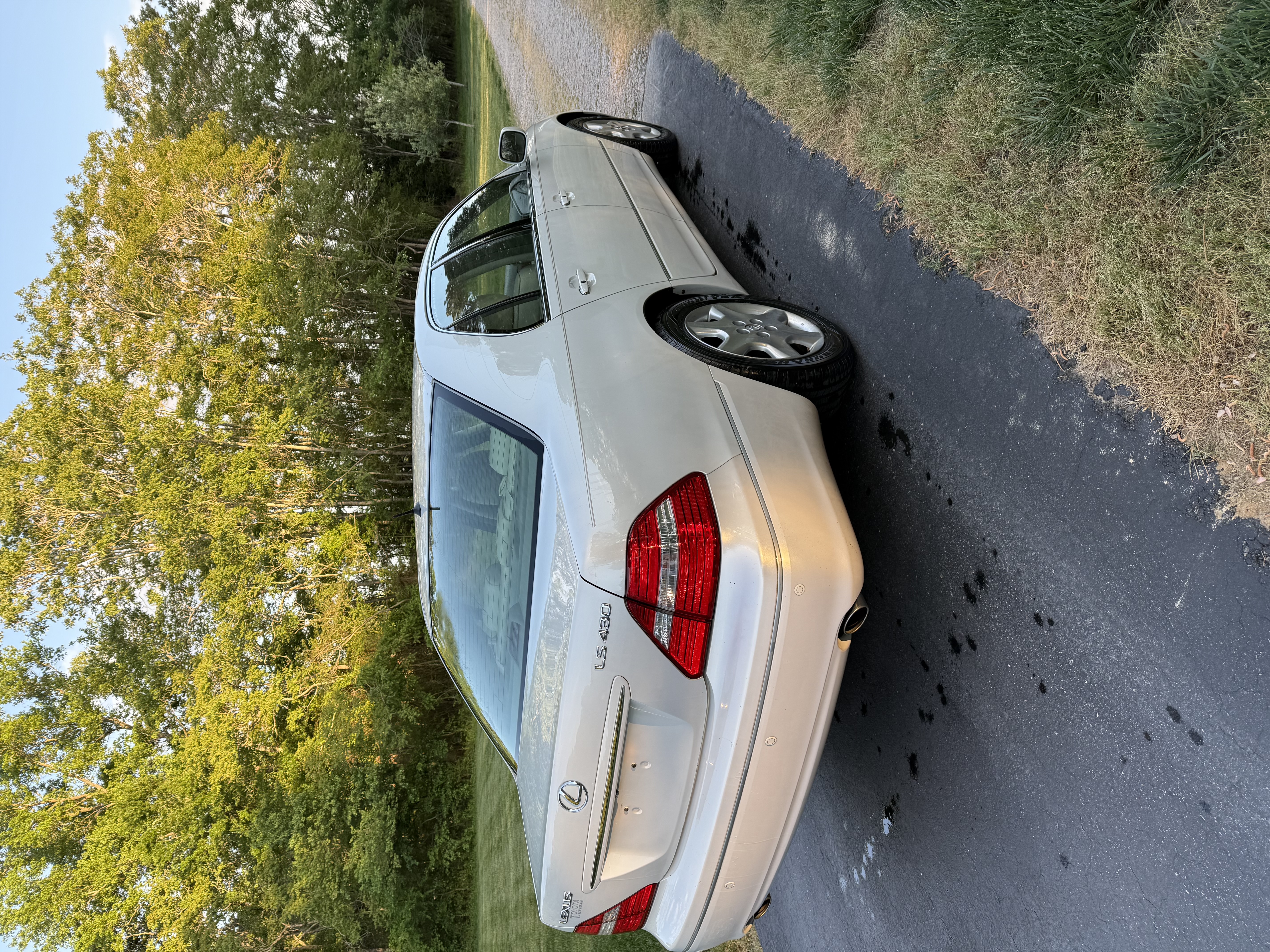 Used 2004 Lexus LS 430 RWD image 8
