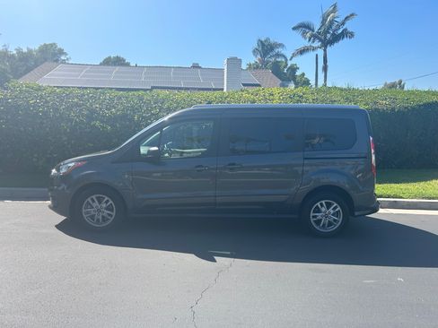 Used 2022 Ford Transit Connect XLT w/ XLT Premium Package image 1